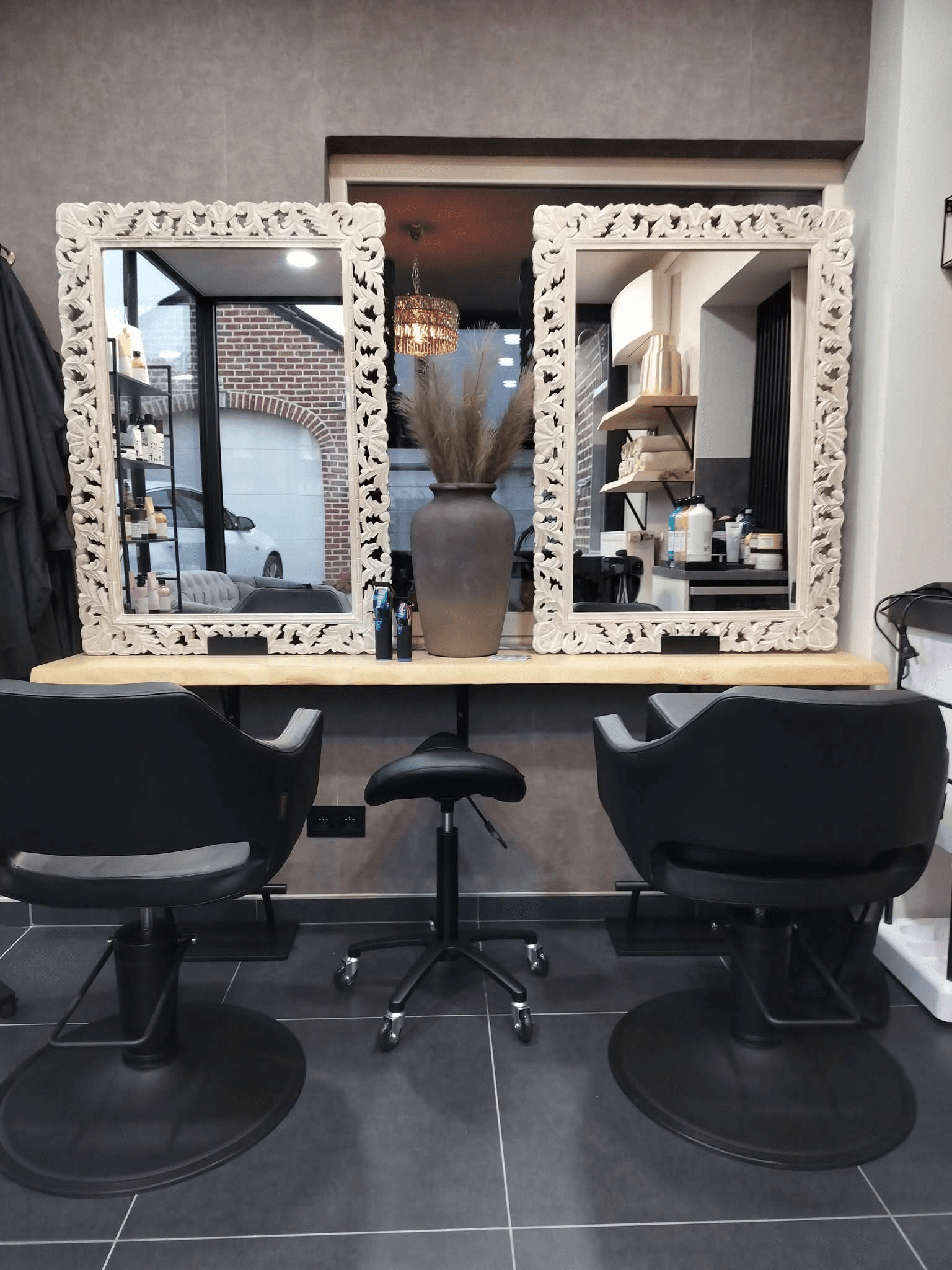 Interieur van kapsalon Hair Regina